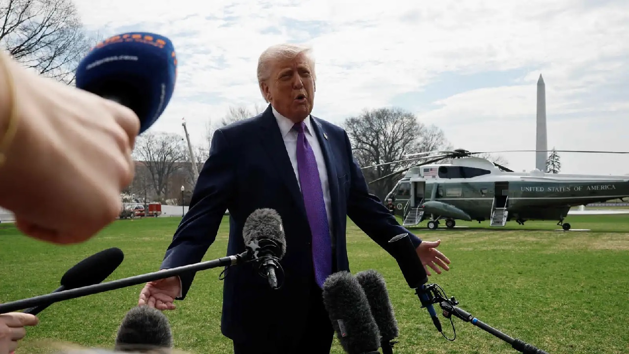 ترامب: إيران ستفتح مضيق هرمز في نهاية المطاف