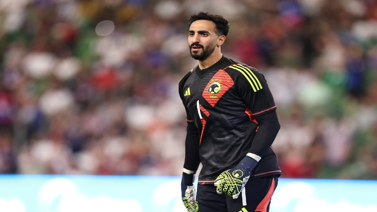 رينارد يستبعد العقيدي ويعتمد العويس أمام صربيا