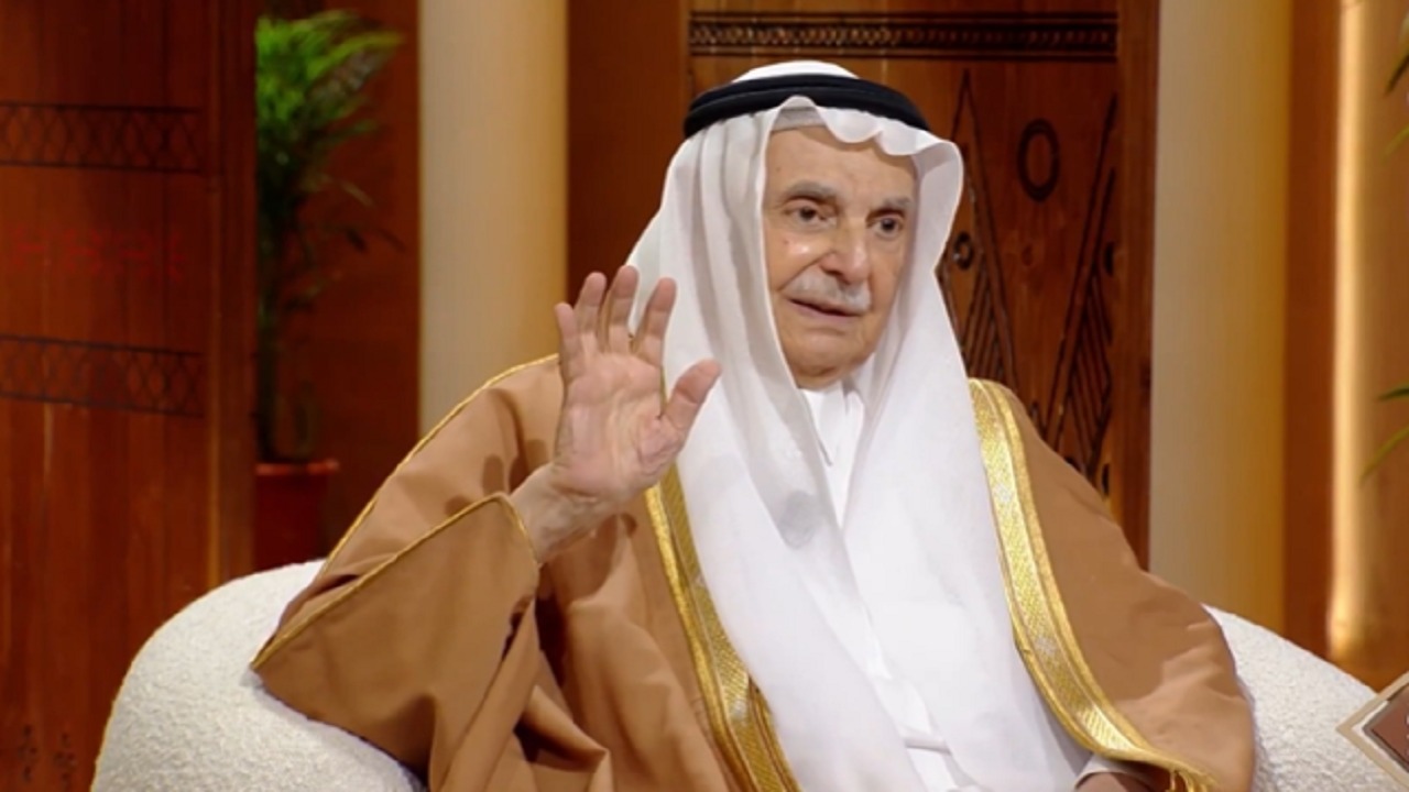 الجزائري: غازي القصيبي لم ينجح في الصحة وتوسط له أمير البحرين فأصبح سفيرًا.. فيديو