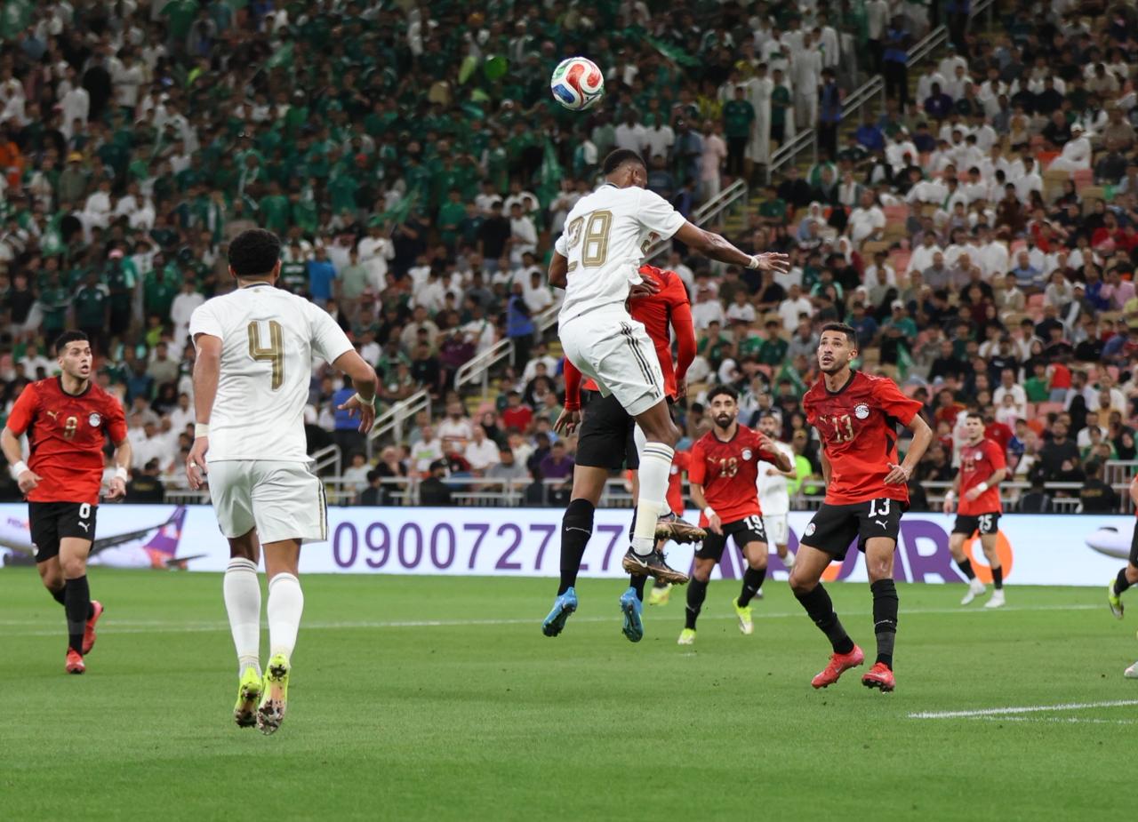 الخليفة يطالب المنتخب بالاعتذار عن كأس العالم