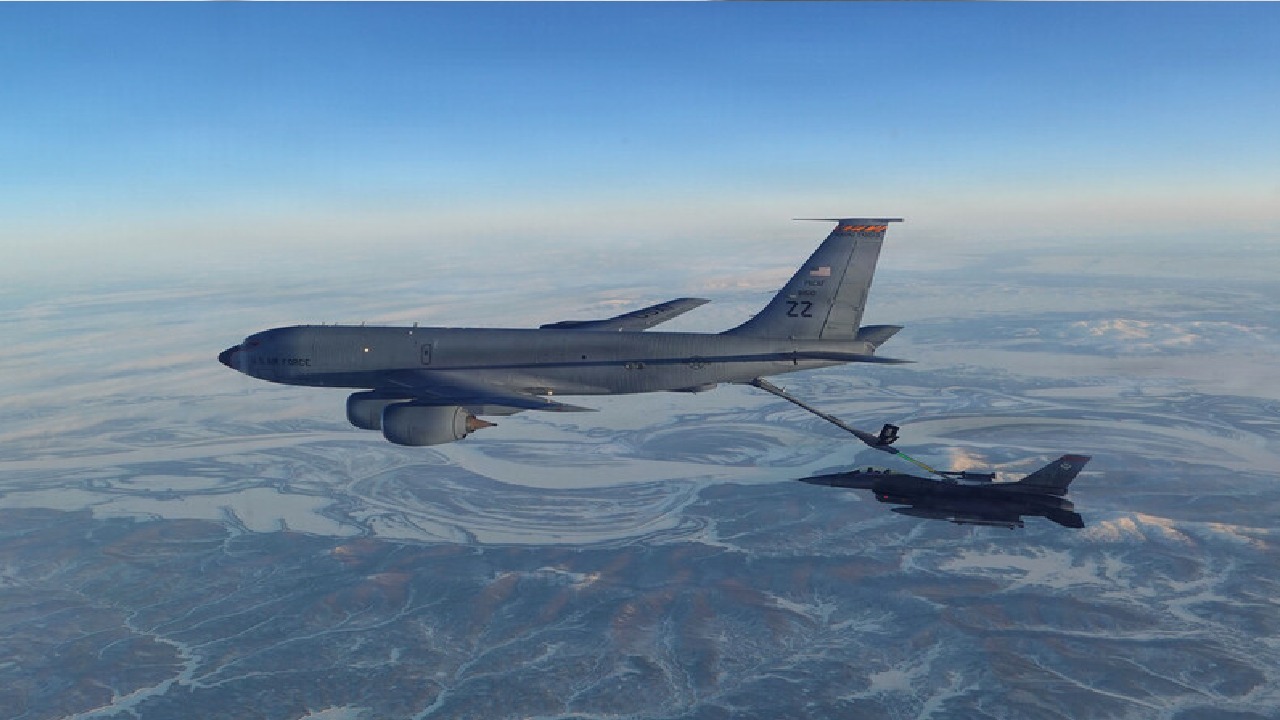 مقتل 4 أشخاص جراء تحطم طائرة تزويد وقود أمريكية