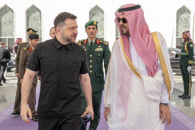 رئيس أوكرانيا يغادر جدة