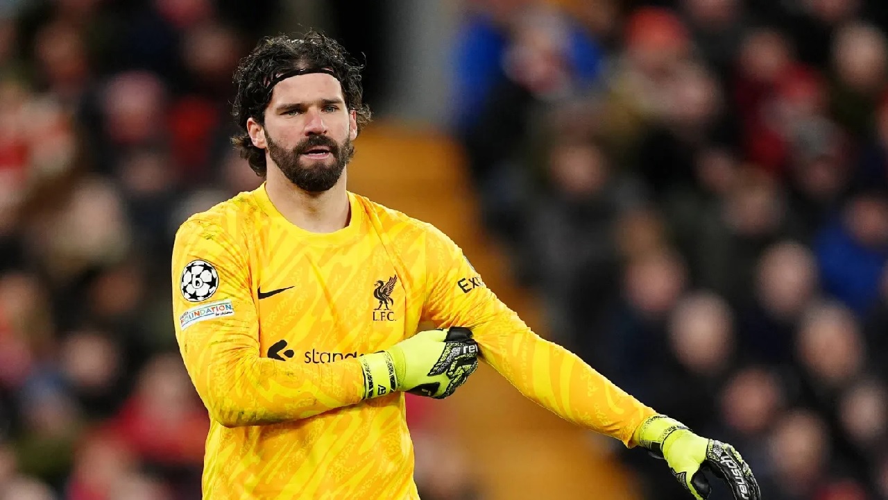 ليفربول يمدد عقد أليسون