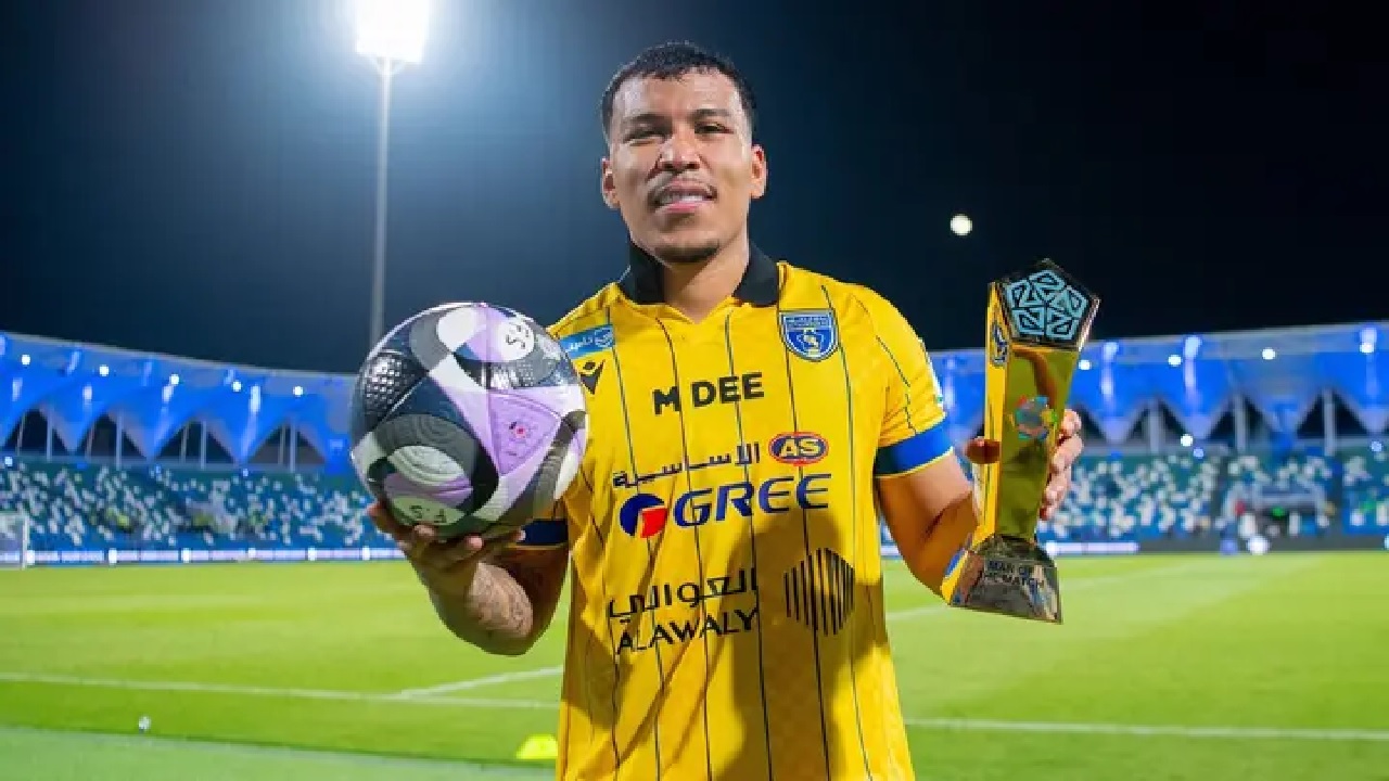 التعاون يخسر خدمات مارتينيز أمام الهلال