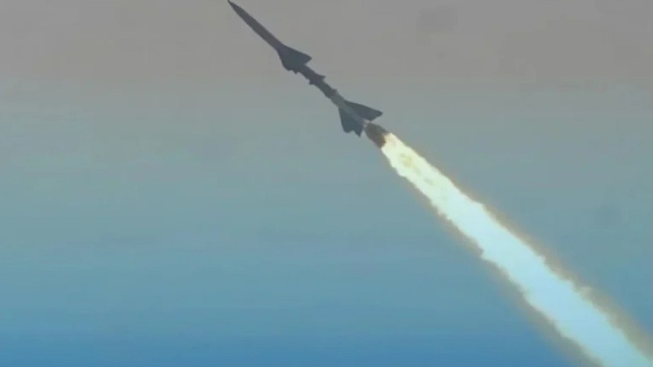 تعرض إحدى القواعد العسكرية في سوريا لقصف صاروخي