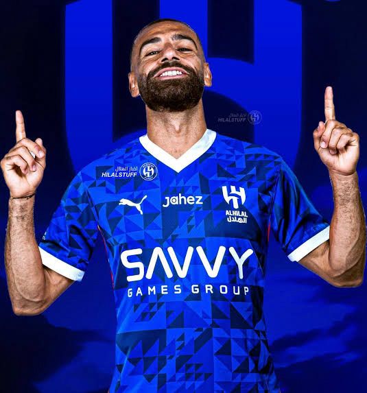  نادي الهلال يفاوض محمد صلاح