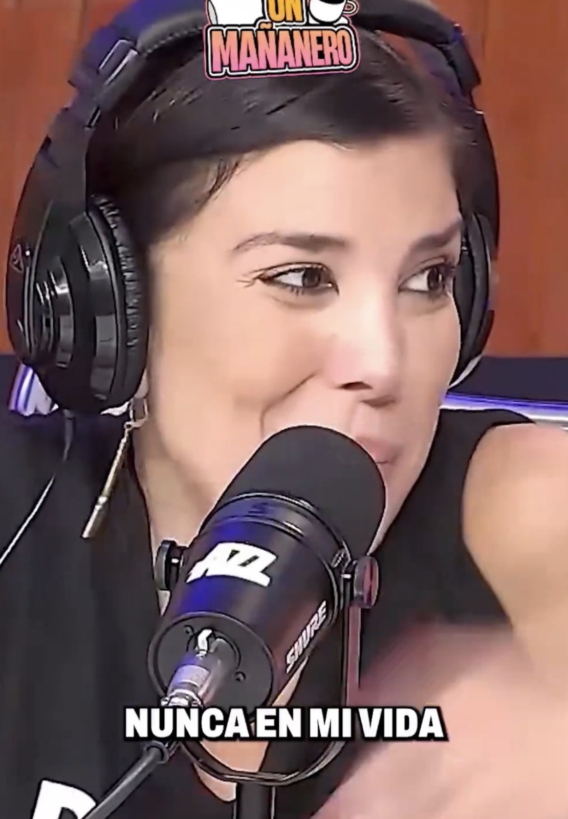 ميسي يصدم ممثلة أرجنتينية ويحظرها لسبب غامض.. صور