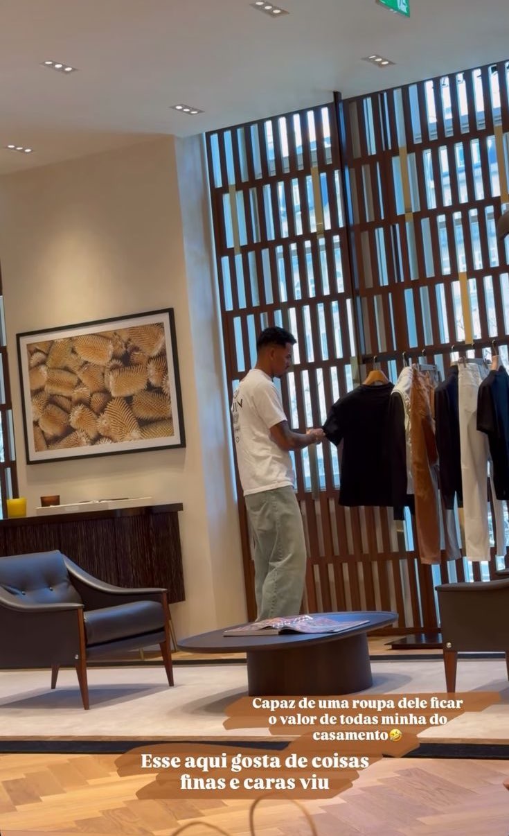 زوجة جالينو: قد يكلف أحد ملابسه ثمن جميع ملابسي