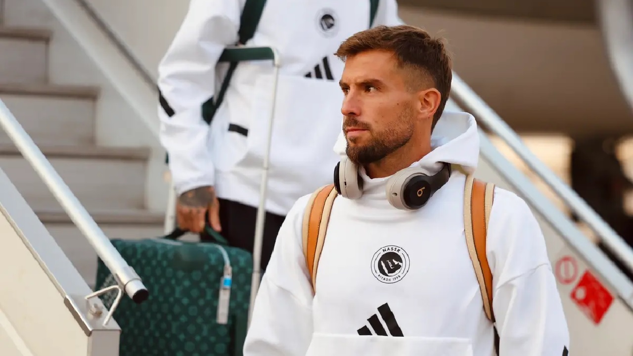 مدافع النصر يقترب من تمديد عقده