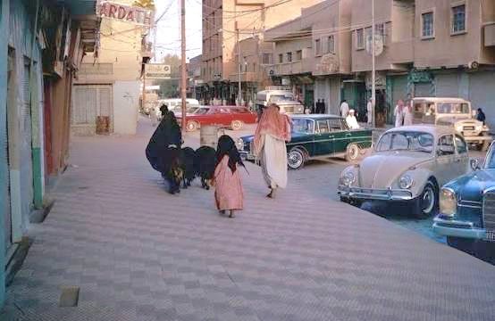 لقطة من شارع الثميري بالثمانينات الهجرية