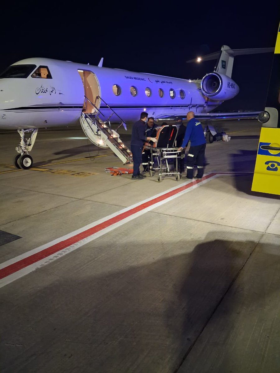إخلاء طبي لمواطنين من القاهرة لعلاجهما في المملكة.. صور
