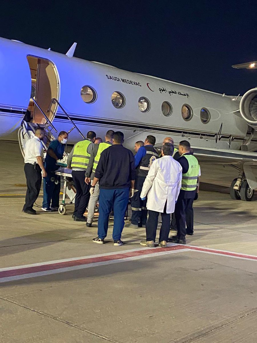 إخلاء طبي لمواطنين من القاهرة لعلاجهما في المملكة.. صور