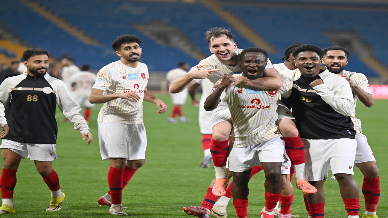 ضمك يتغلّب على النجمة بثلاثة أهداف والحزم يكسب الخلود بهدفين