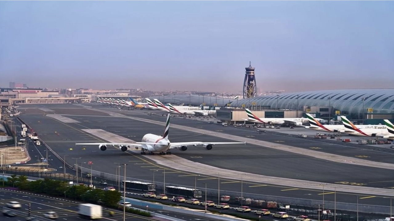 مطار دبي يعلن استئناف العمليات جزئيا اعتبارا من اليوم