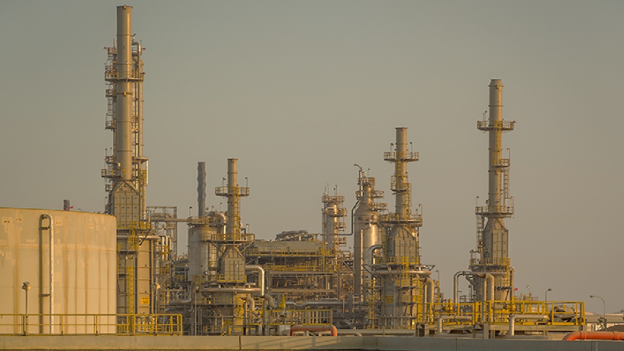 سقوط مسيّرة في مصفاة سامرف وتدمير صاروخ أُطلق باتجاه ميناء ينبع