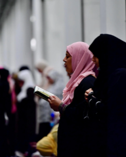 المشاهد الإيمانية والإنسانية في المسجد الحرام ليلة 27 من رمضان..صور