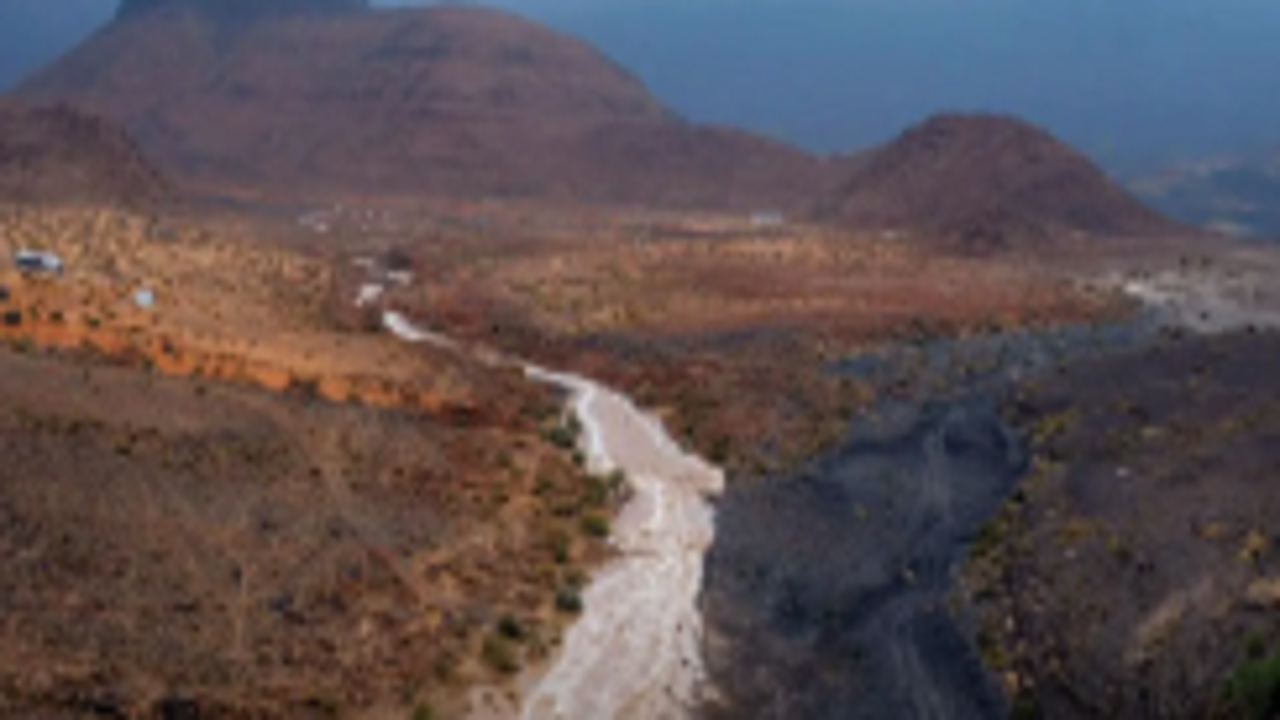 البيئة: 22 محطة رصد تسجل هطول أمطار في 7 مناطق.. والعلا الأعلى كمية