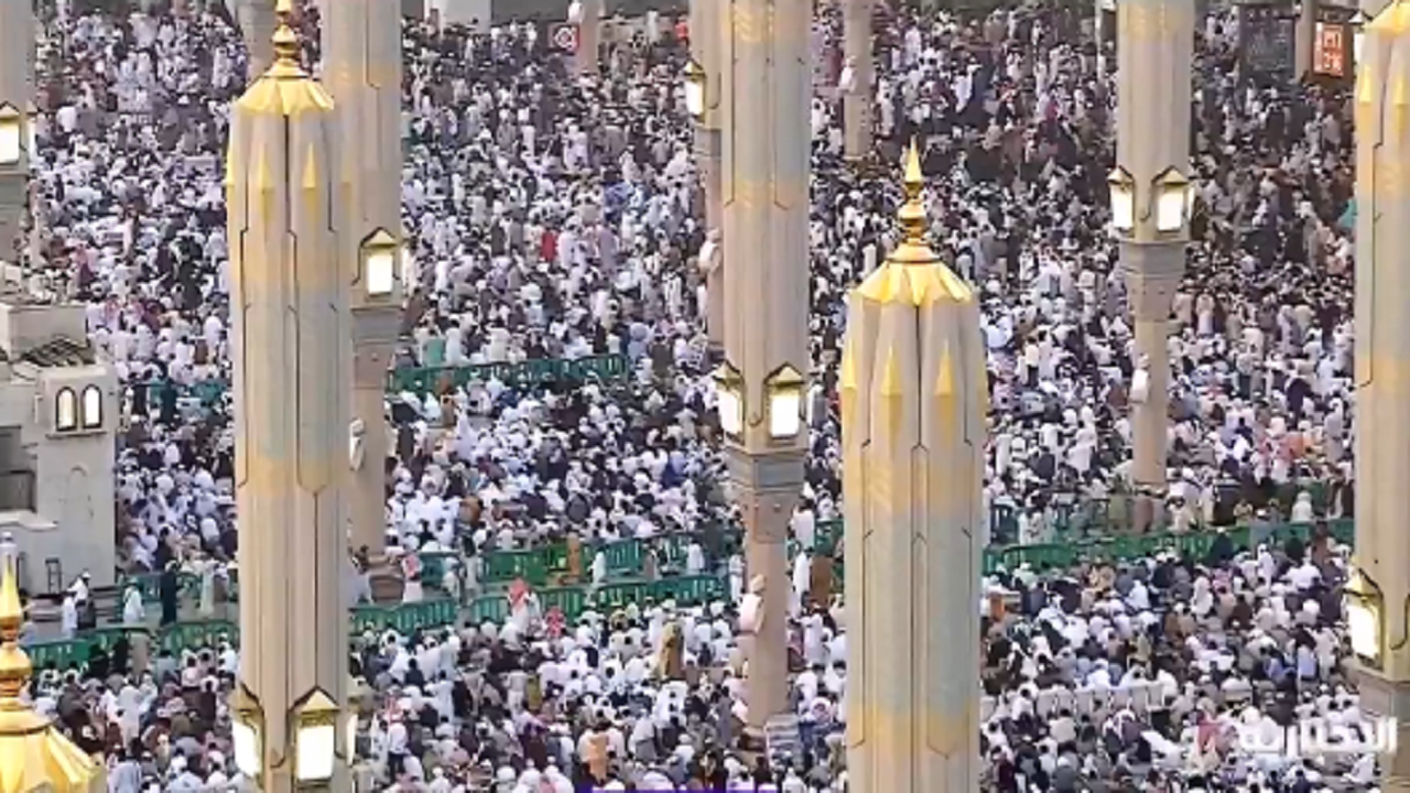 صلاة عيد الفطر في المسجد النبوي..فيديو