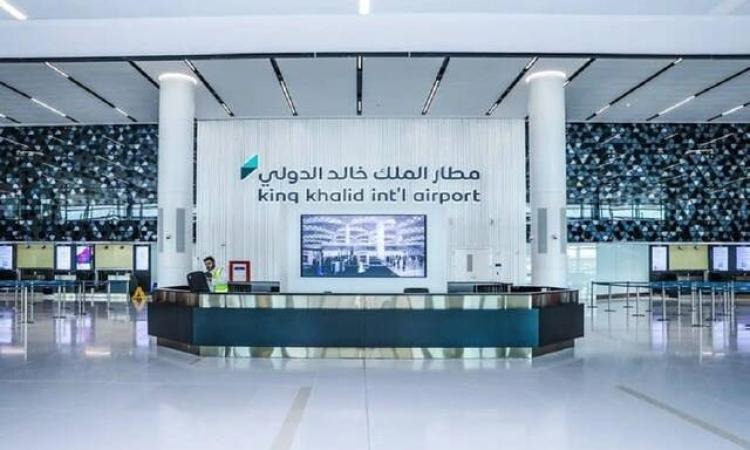 مطار الملك خالد يشدد على المسافرين بالتواصل مع شركات الطيران