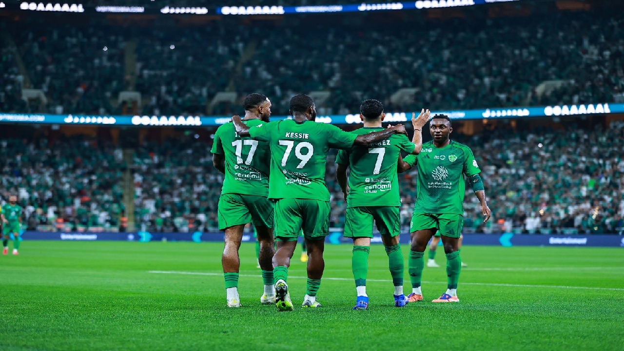 الأهلي يحسم ديربي جدة بثلاثة