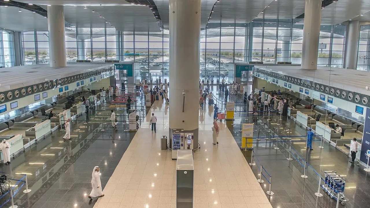 الجاسر: مطارات السعودية تستضيف الرحلات الخليجية بكفاءة وسلاسة