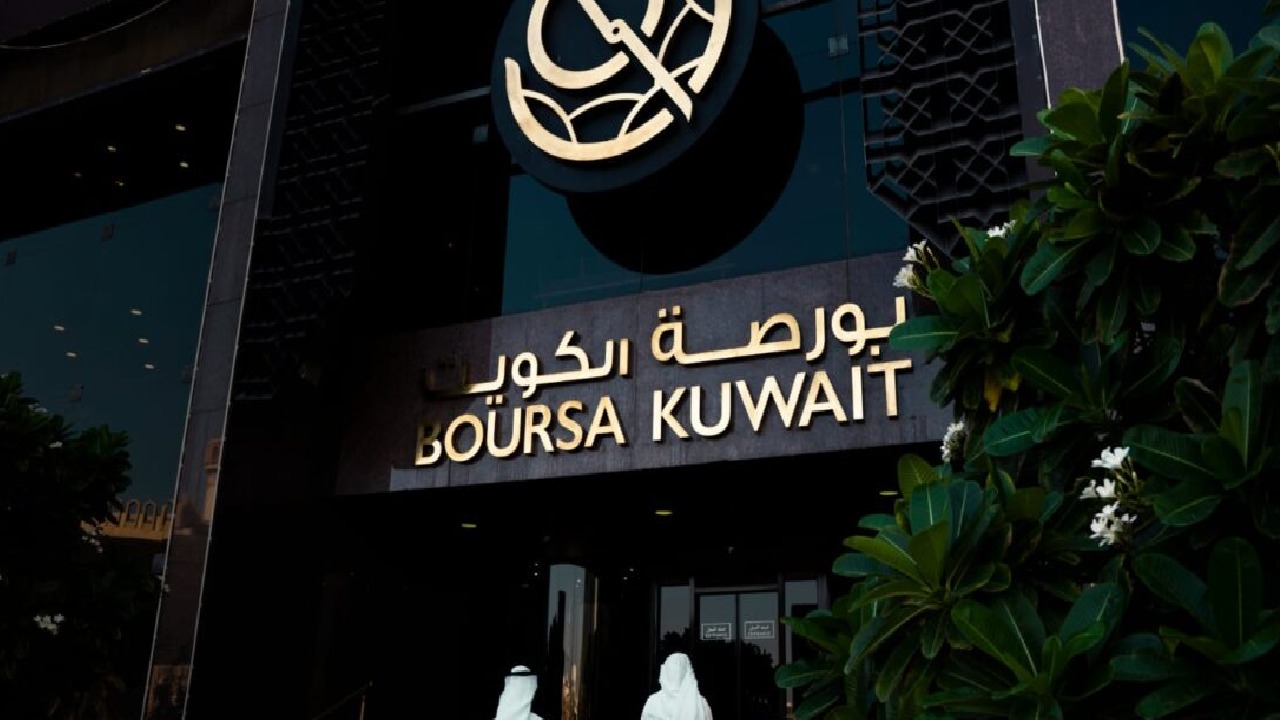 بورصة الكويت تعلق التداول حتى إشعار آخر
