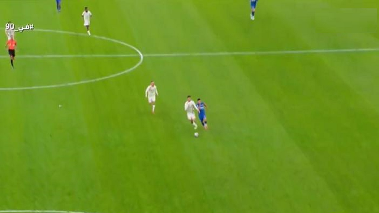 خبير تحكيمي يشرح حالة طرد لاعب النجمة أمام الهلال ويؤكد صحة القرار.. فيديو