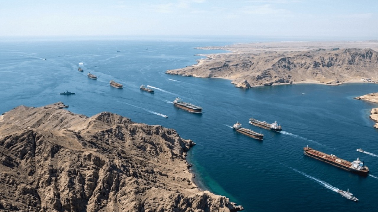 إنقاذ 20 بعد تعرض سفينة تايلاندية لهجوم بمضيق هرمز