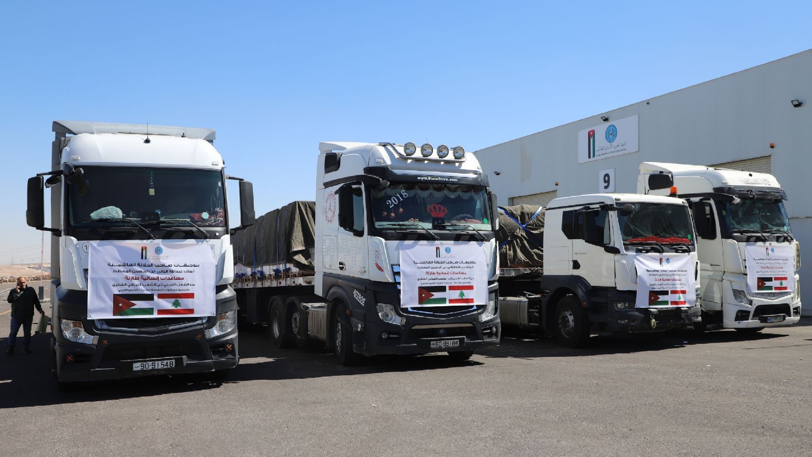 الأردن يرسل قافلة مساعدات إلى لبنان