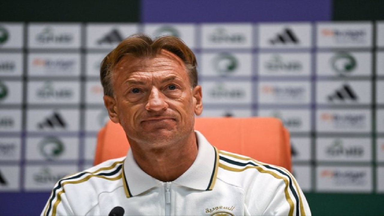 الاتحاد السعودي يحسم الجدل: رينارد مستمر مع المنتخب