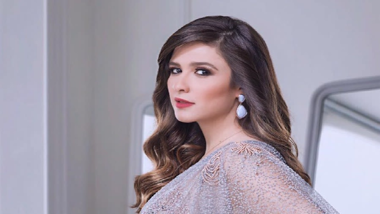 ياسمين عبدالعزيز تلجأ لعادل إمام للتعامل مع الانتقادات.. فيديو