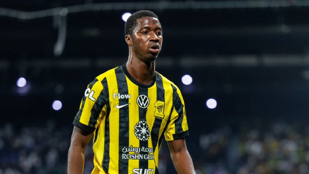 دومبيا يخضع لجراحة الرباط الصليبي بفرنسا