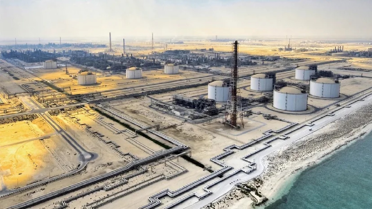 الداخلية القطرية: حريق في رأس لفان جراء استهداف إيراني