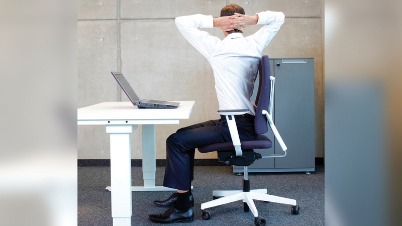 6 تمارين مفيدة لكل موظف يجلس في مكتبه بالساعات