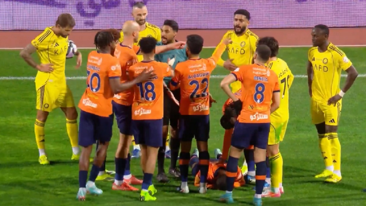 إجماع تحكيمي: لاعب النصر بروزوفيتش يستحق الطرد في لقطة كعبي.. فيديو