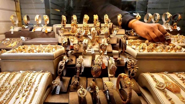 تراجع الذهب مع ارتفاع الدولار