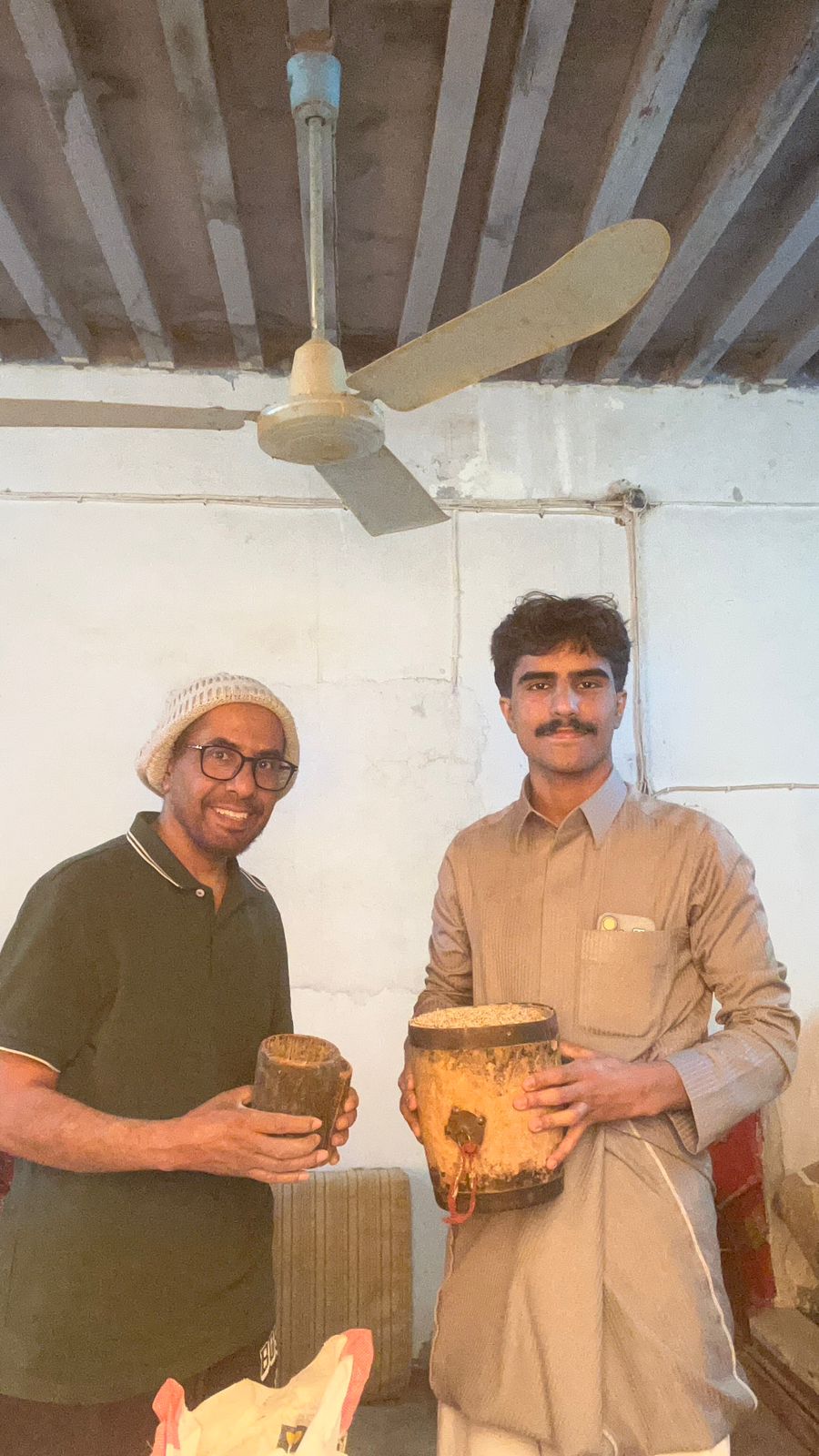 بالصاع والمد ومن أجود القمح.. الحربي يدرب أبناءه على إخراج زكاة الفطر