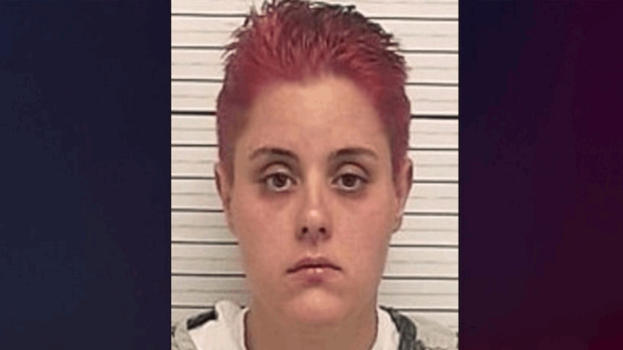 القبض على امرأة قتلت صديقها وقطعت جسده إلى إشلاء