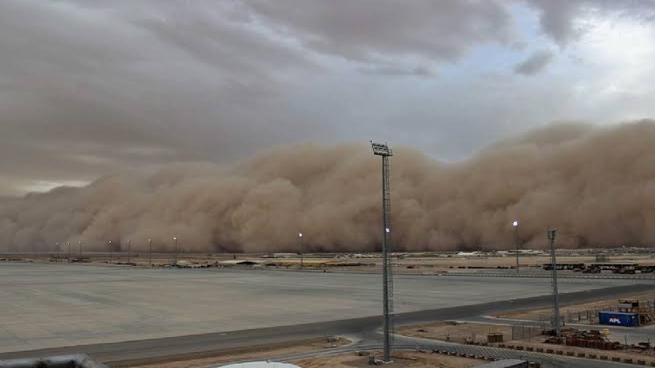 العصيمي: أمطار وغبار كثيف متوقع يوم الخميس