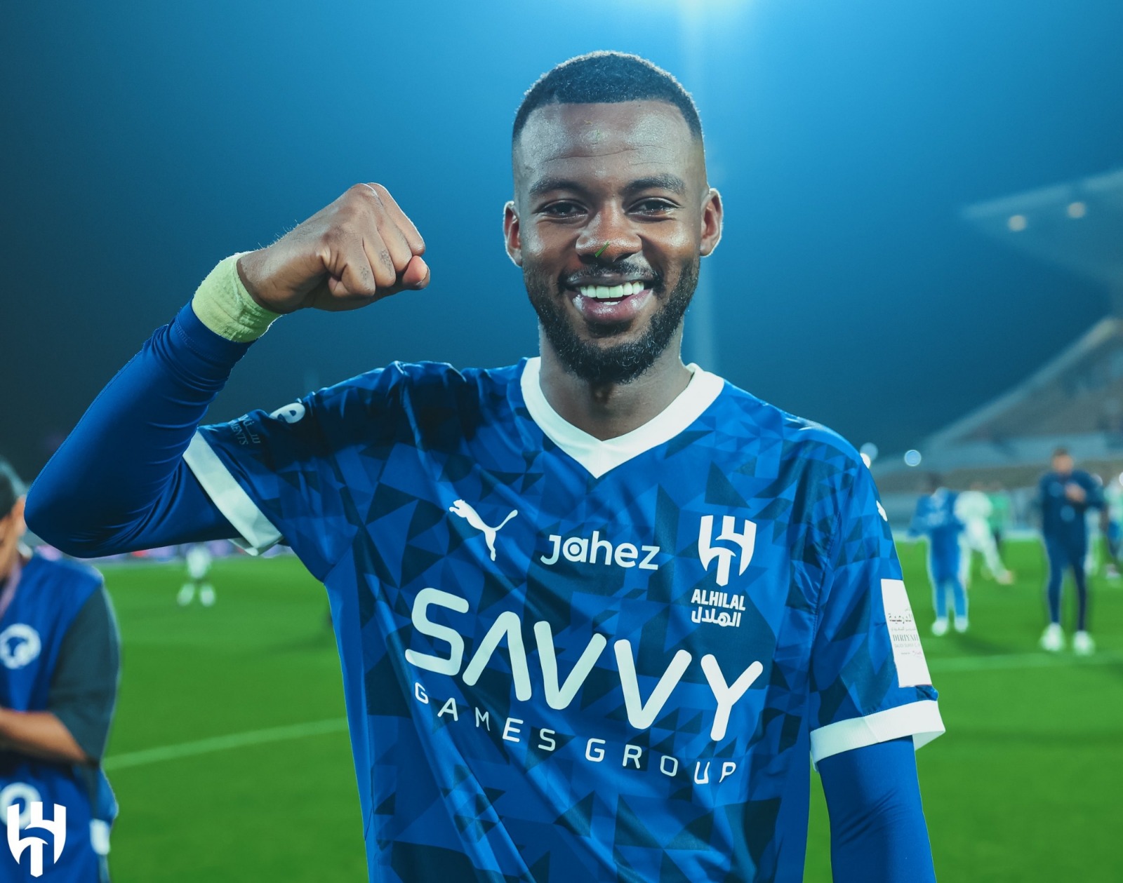 نيفيش وتمبكتي يشاركان في التدريبات الجماعية