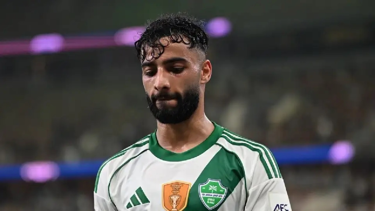 عملية جراحية تبعد أبو الشامات عن الأهلي أمام الهلال