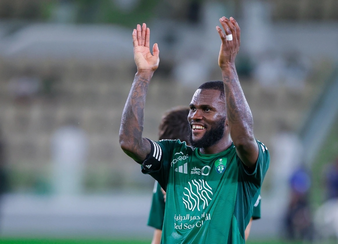 كيسيه يفاضل بين عرض الأهلي والعودة إلى إيطاليا