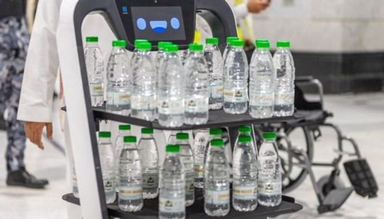 ضوابط جديدة لشحن عبوات ماء زمزم مع المغادرين
