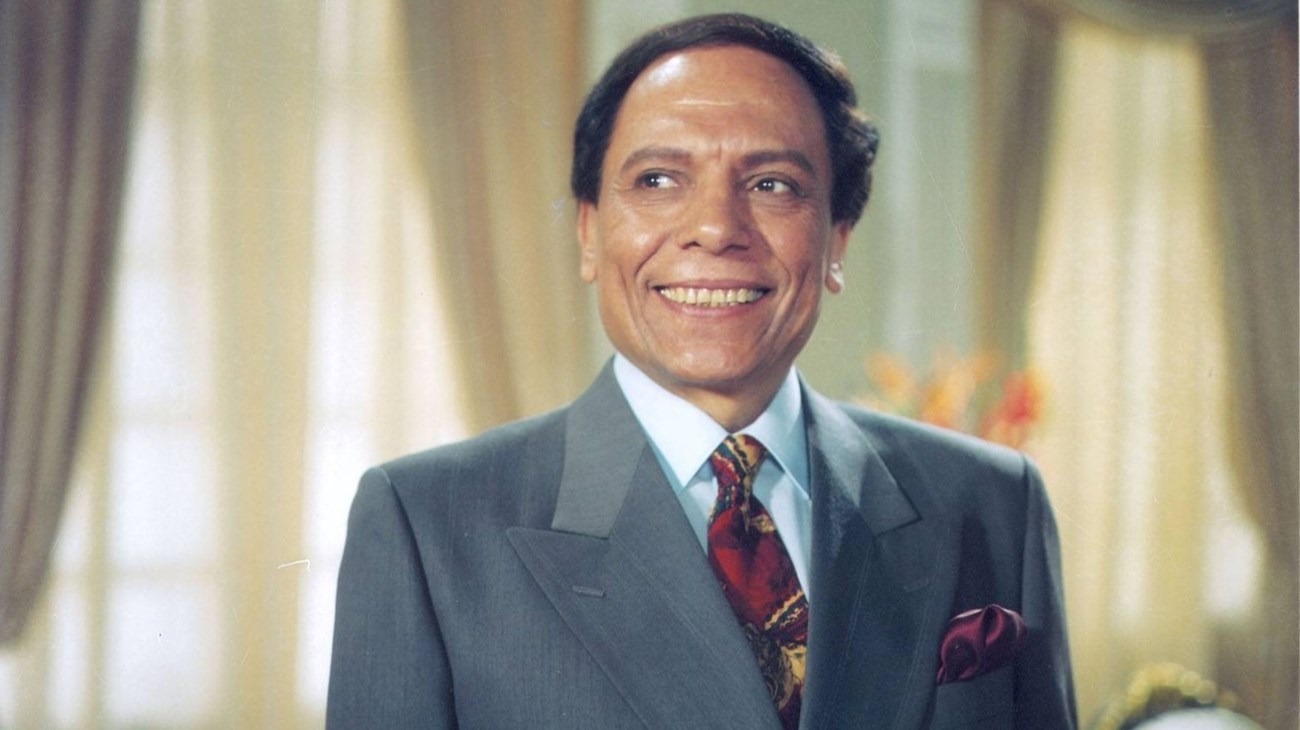 عادل إمام يبدأ تسجيل مذكراته تلفزيونيا مع ابنه رامي إمام.. فيديو