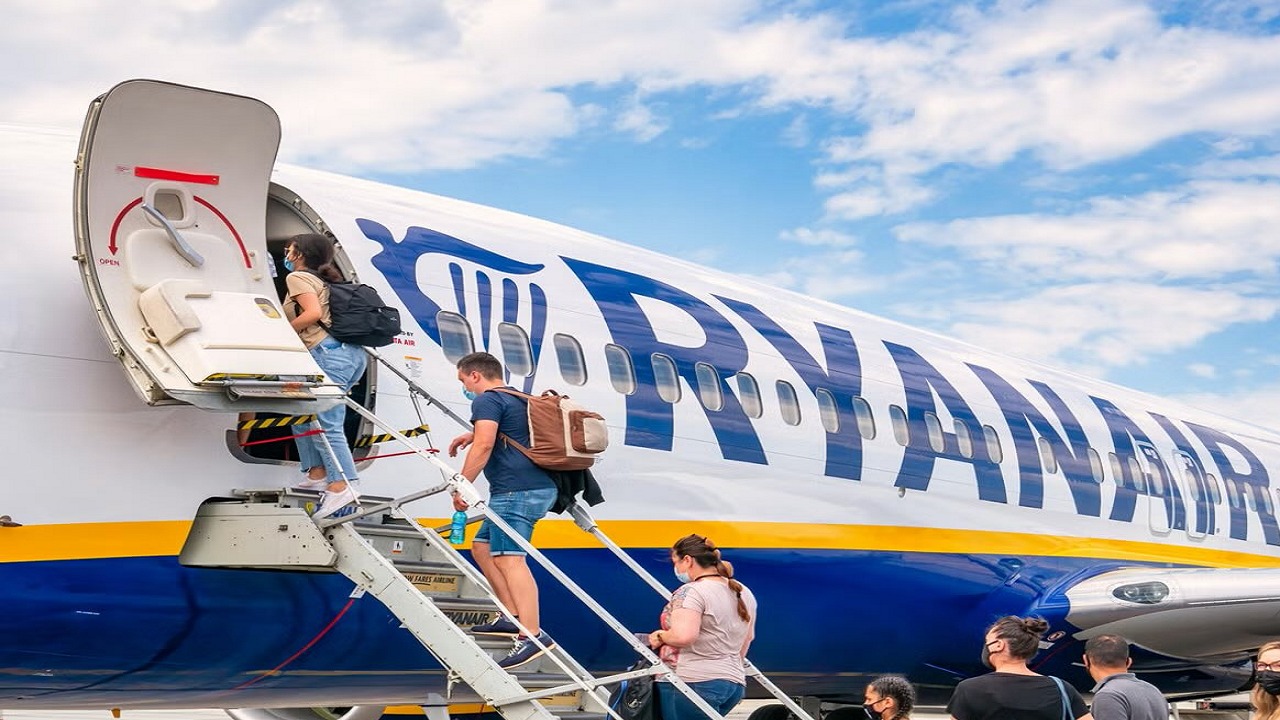 احتجاز طائرة في النمسا بسبب مبلغ مالي لصالح مسافر.. صور