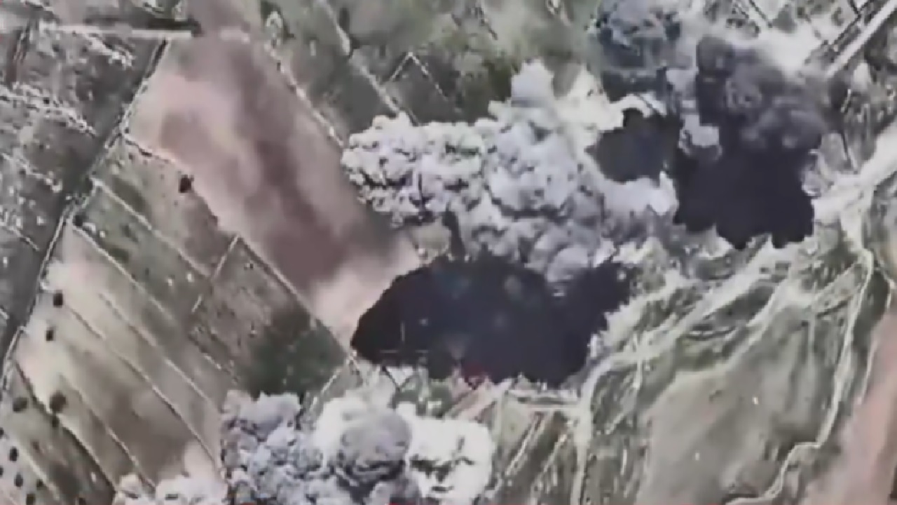 غارات إسرائيلية تستهدف منظومة الصواريخ الباليستية الإيرانية.. فيديو