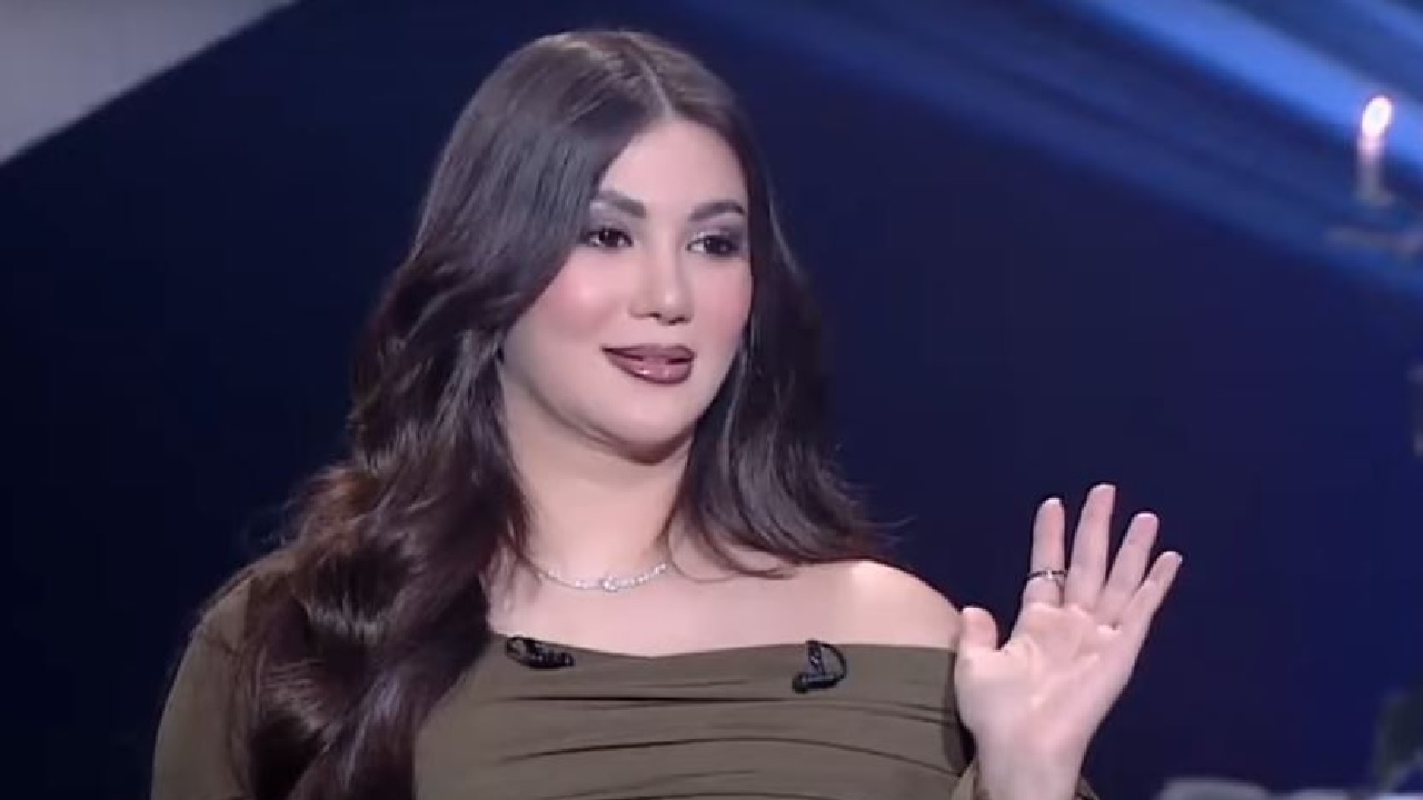 هدى الإتربي تؤدي مناسك العمرة.. صور