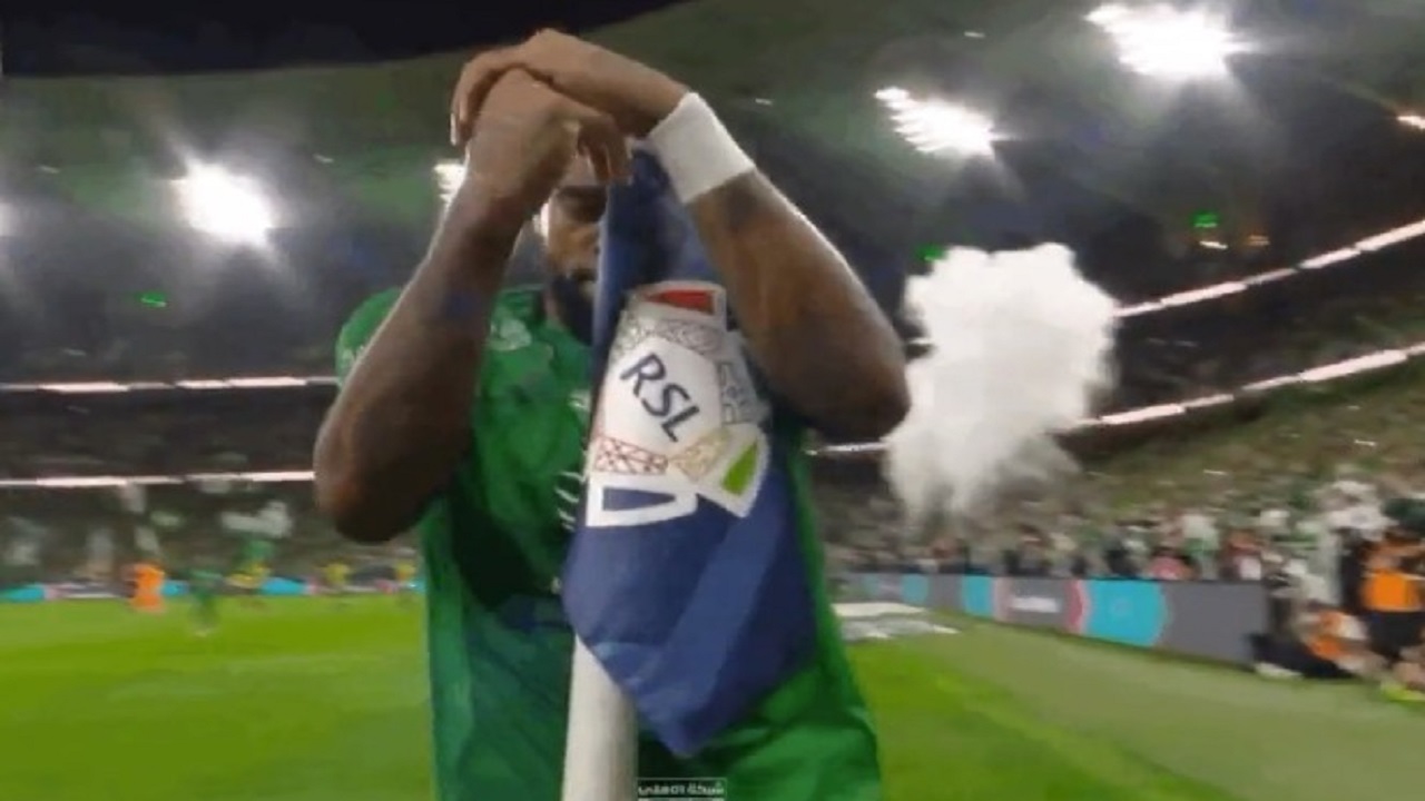 “الخليفة” ينتقد لجنة الانضباط عقب احتفالية توني في ديربي جدة.. فيديو