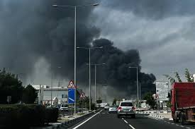 قطر: التعامل مع حريق محدود ناتج عن سقوط شظايا بالمنطقة الصناعية