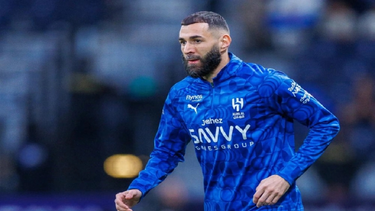 الهلال يفقد خدمات بنزيما أمام التعاون